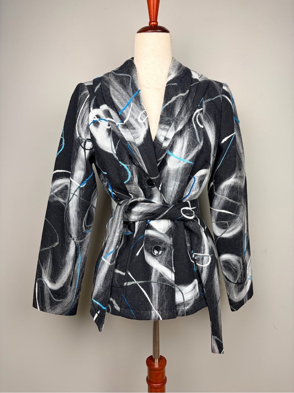 Lanalee NWT Women’s Size 8 Wool Blend Belted Blazer Abstract Art Black Blue